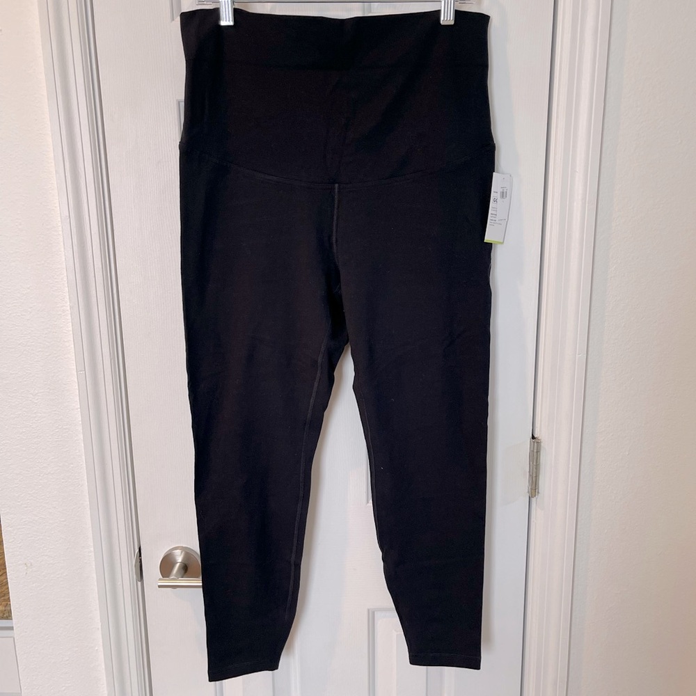 NWT Old Navy black maternity leggings. Size large